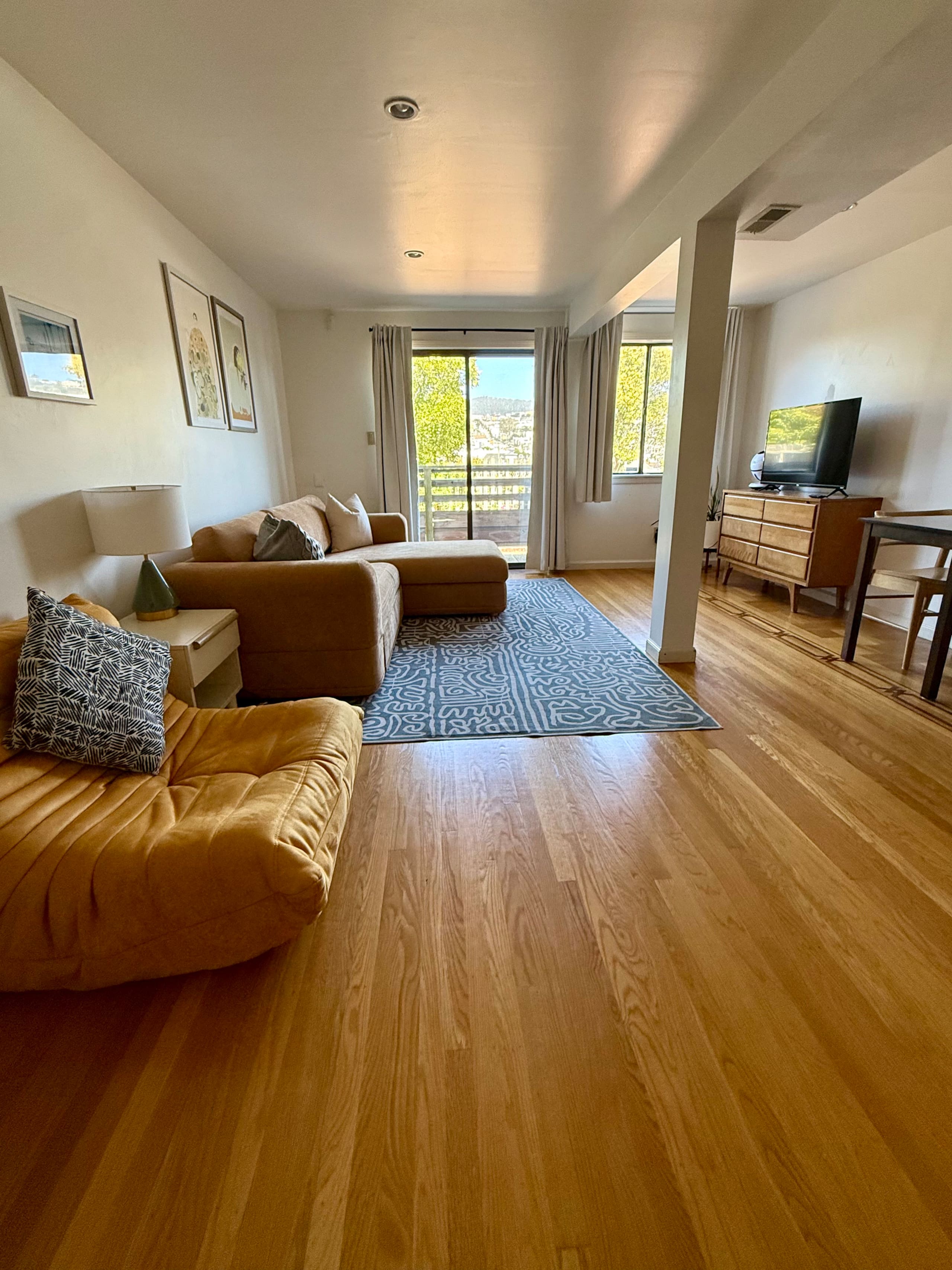 Modern Sunset Suite (+King bed) by GG Park - Image 2