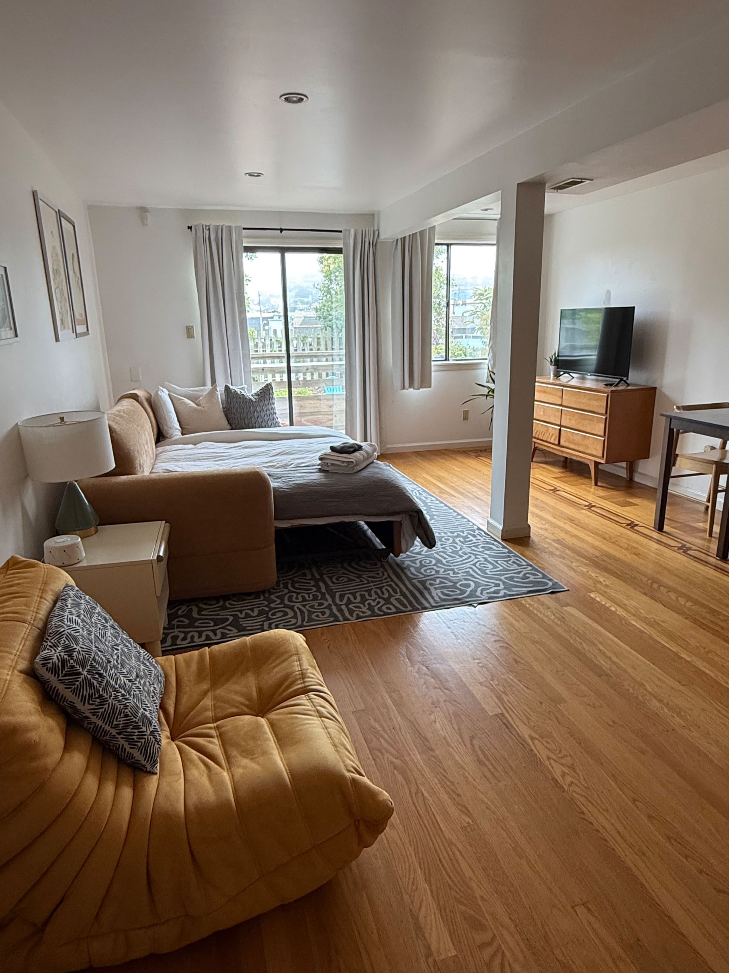 Modern Sunset Suite (+King bed) by GG Park - Image 6