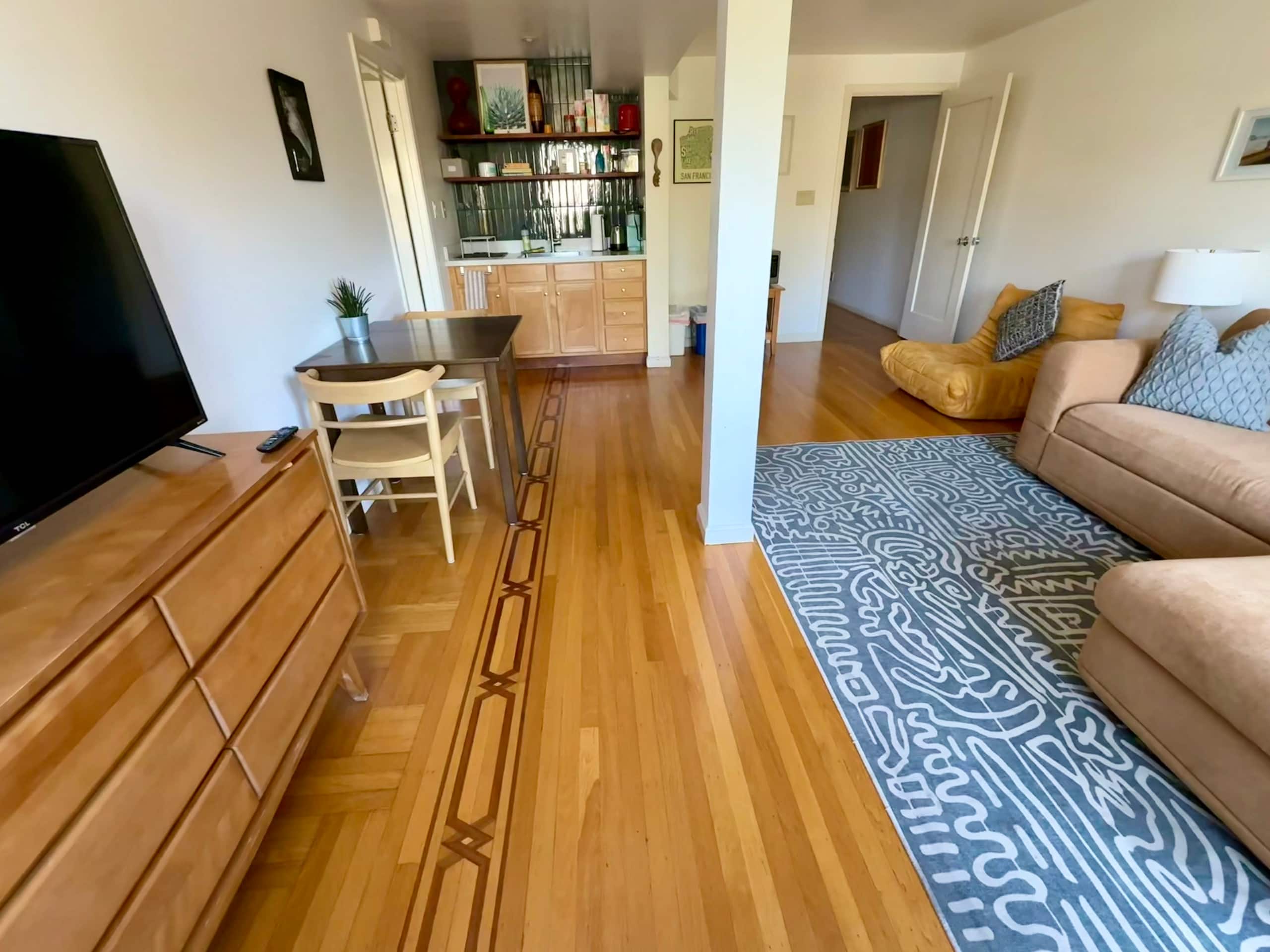 Modern Sunset Suite (+King bed) by GG Park - Image 8
