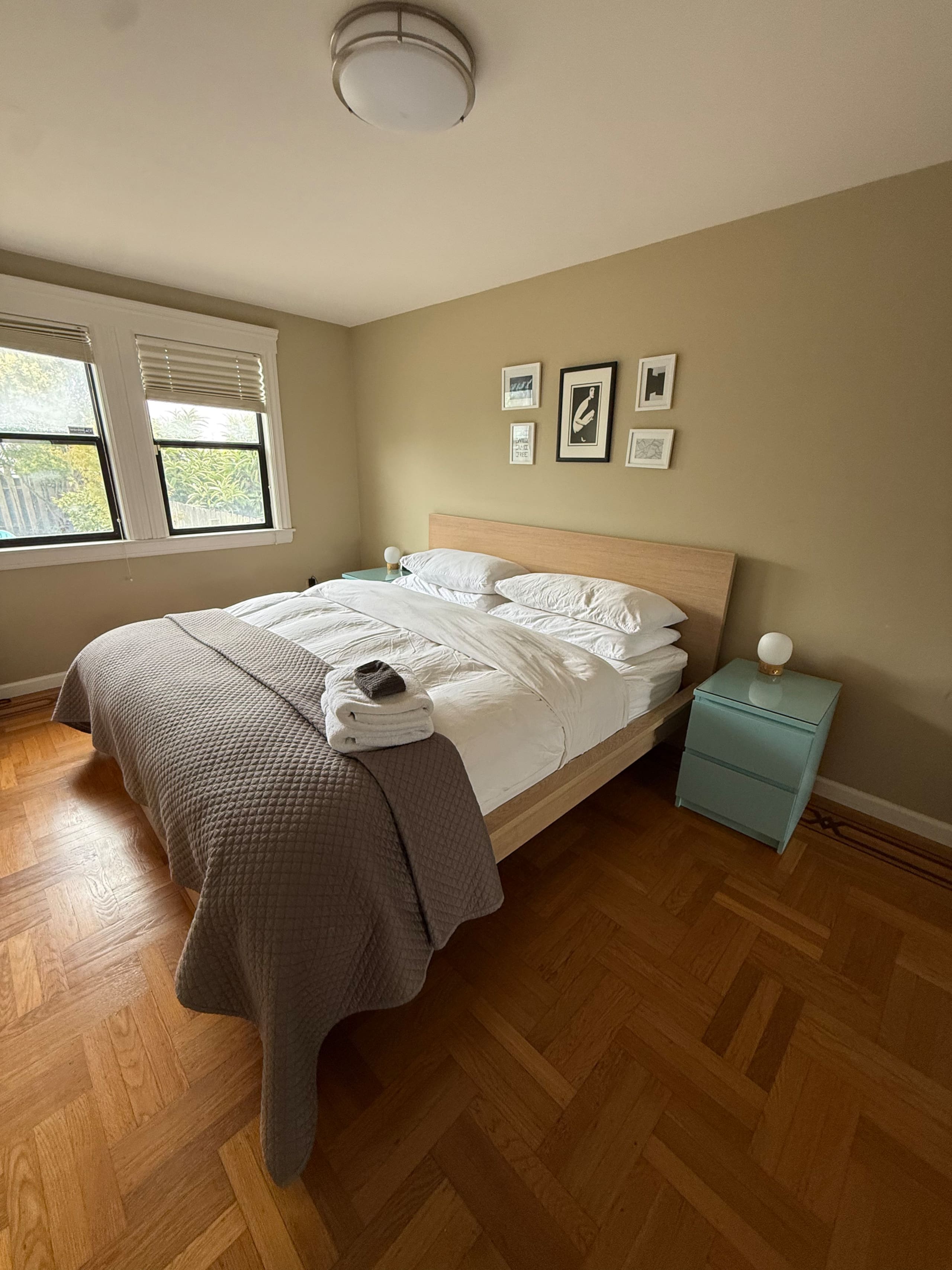 Modern Sunset Suite (+King bed) by GG Park - Image 1