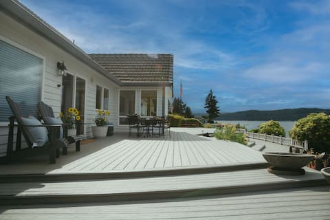 Spacious Beach Front Home on Hood Canal w/ Kayaks!
