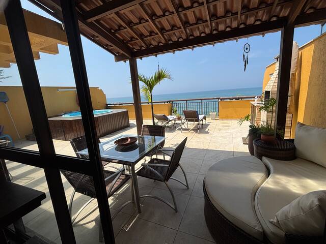 Cobertura frente pro mar piscina e churrasqueira