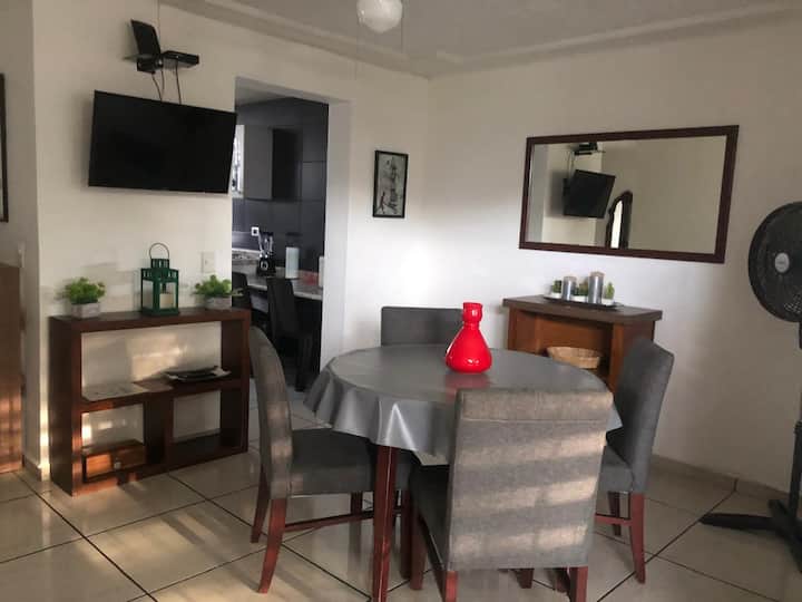 Planta Baja Con Entrada Independiente En La Calma - San Pedro Tlaquepaque