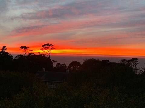 Isolation Retreat - ocean view & hot tub