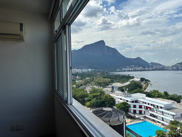 Maravilhosa vista do Leblon, Lagoa e Cristo. gallery image 3