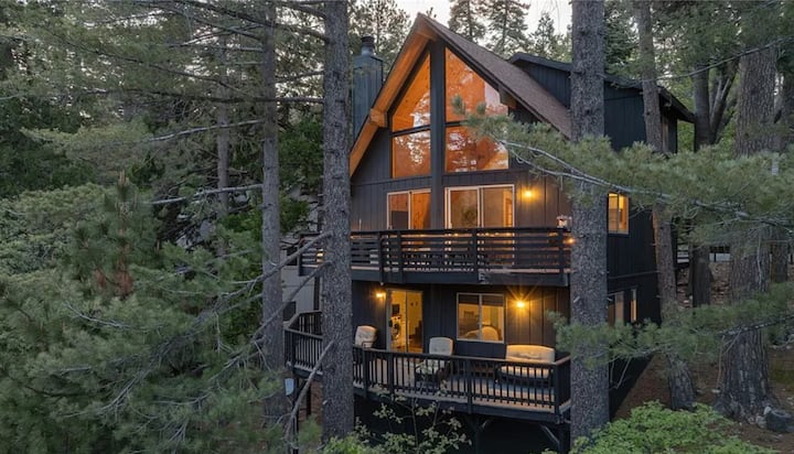A-frame Modern Cabin, Tree Top Lake View Fireplace - Lake Arrowhead, CA