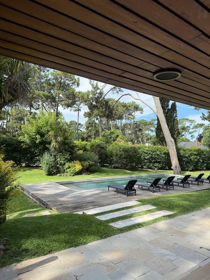 Comfortable 4 bedroom house, very well located