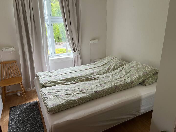 เตียงคู่ 150 ซม.
ผ้าม่านสว่างสดใส