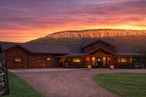 Epic Nemo Lodge - Large Group Escape - BlackHills