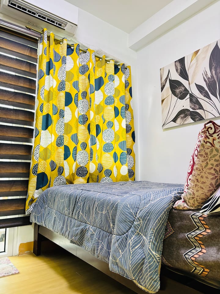 1br With Balcony Facing Swimming Pool (Wifi And Netflix) - Quezon City