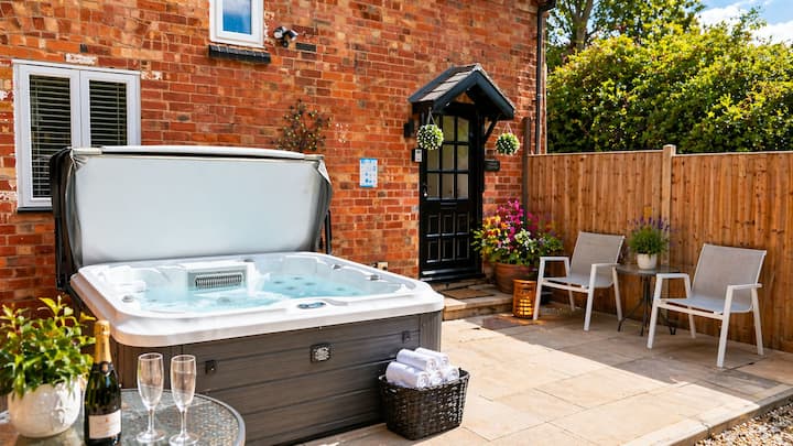 Juliet Cottage Hot Tub Sleeps 3 Double Or Singles - Stratford-upon-Avon