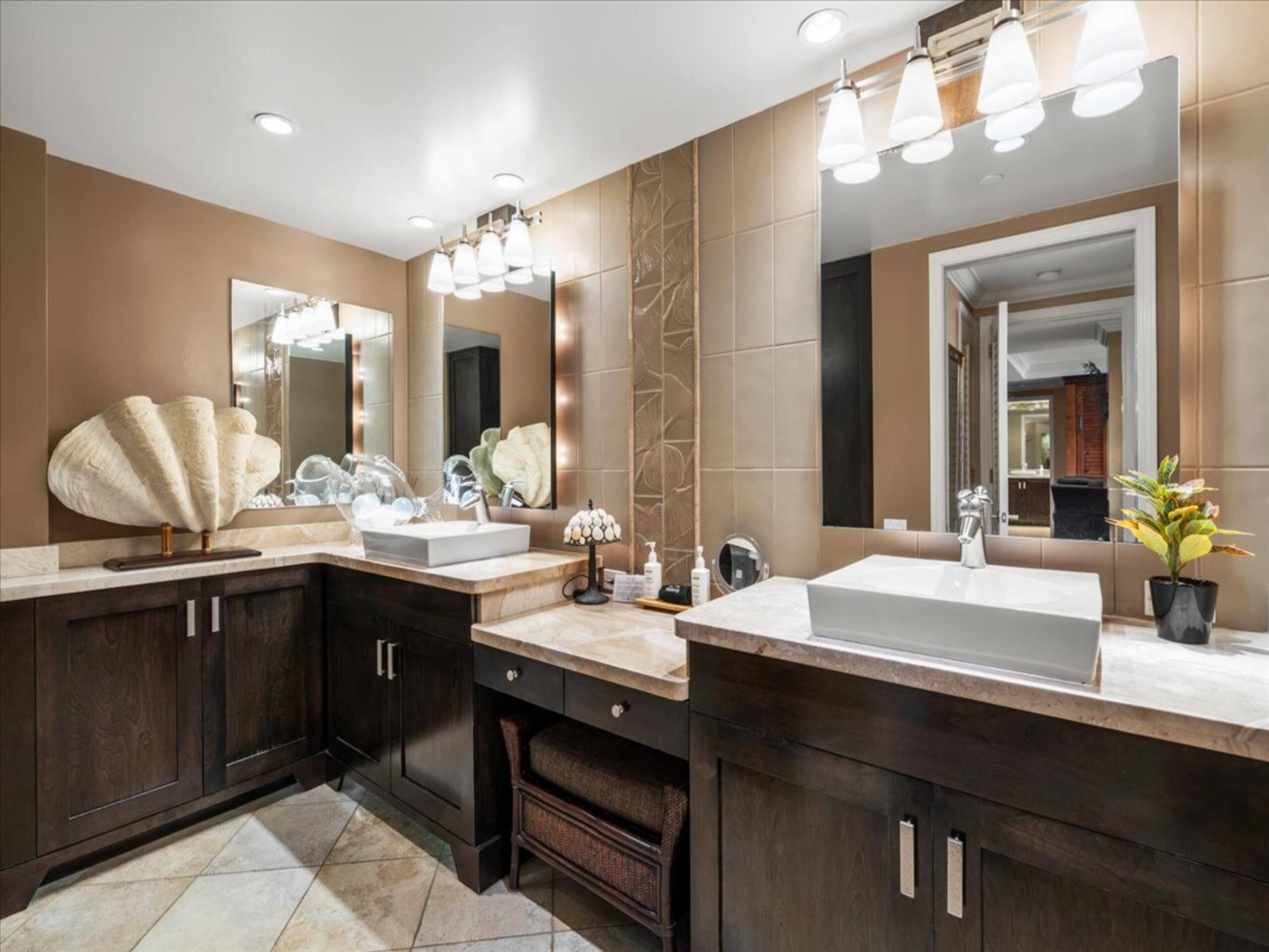 Condo in Kaanapali Beach · ★4.74 · 2 bedrooms · 4 beds · 2 baths - Image 21