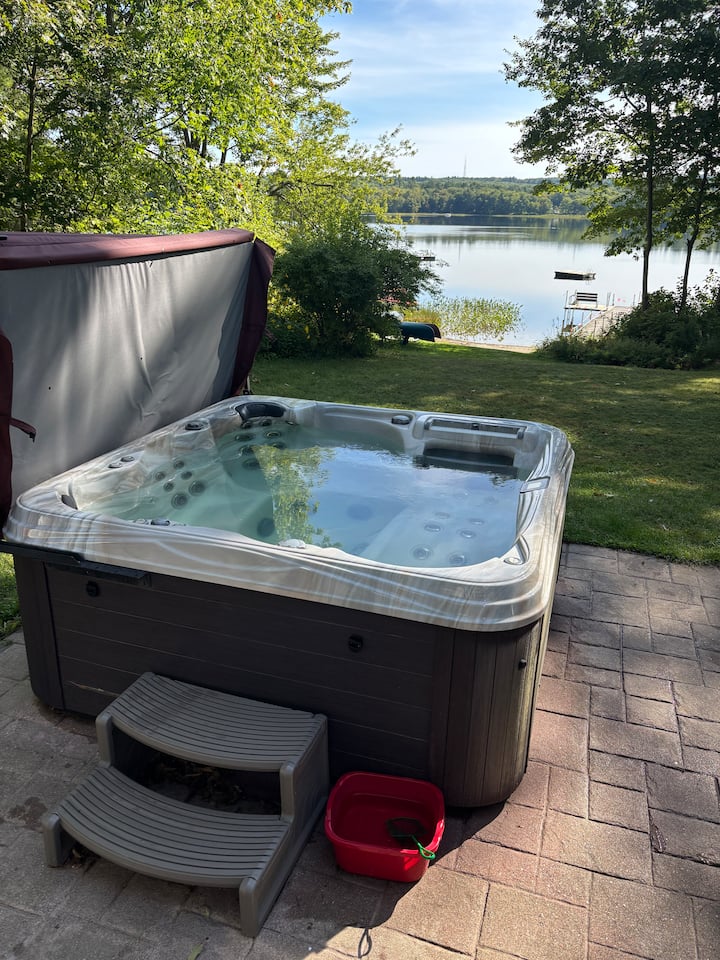 Private Lake Front | Hot Tub | Fire Pit | BBQ