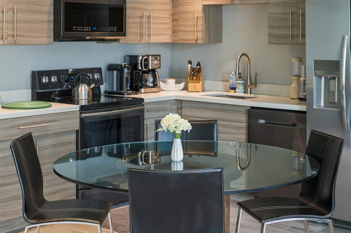 Luxury Guest House
(View World Cup On Huge 4k Tvs) - Kirkland, WA