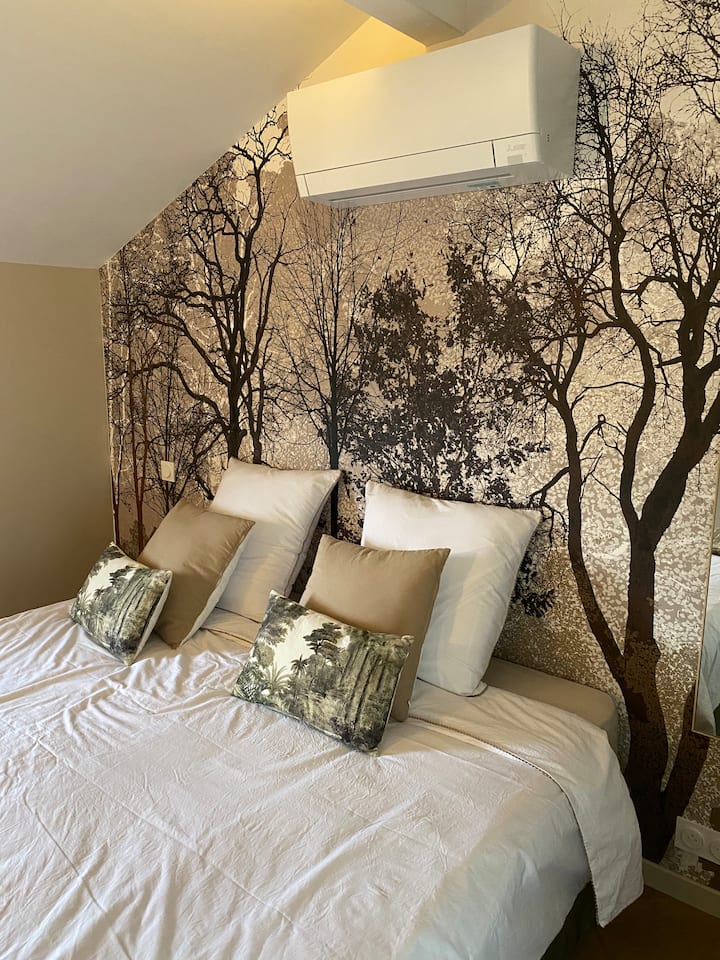 שופץ לחלוטין, מבודד וממוזג בסוף 2024. 
