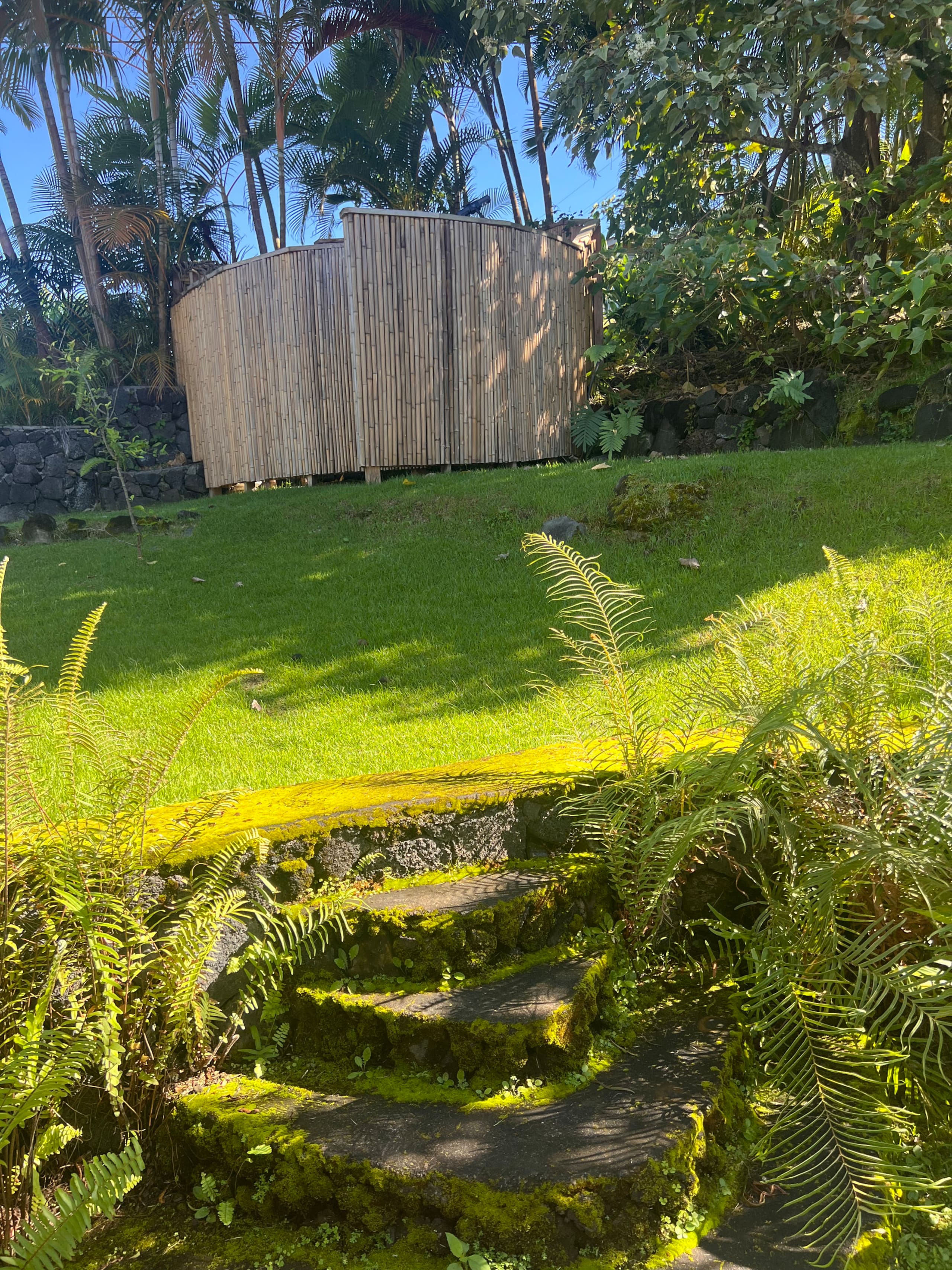 BLUE BLISS: Hip Hideaway w/Hawaiian Gardens - Image 28