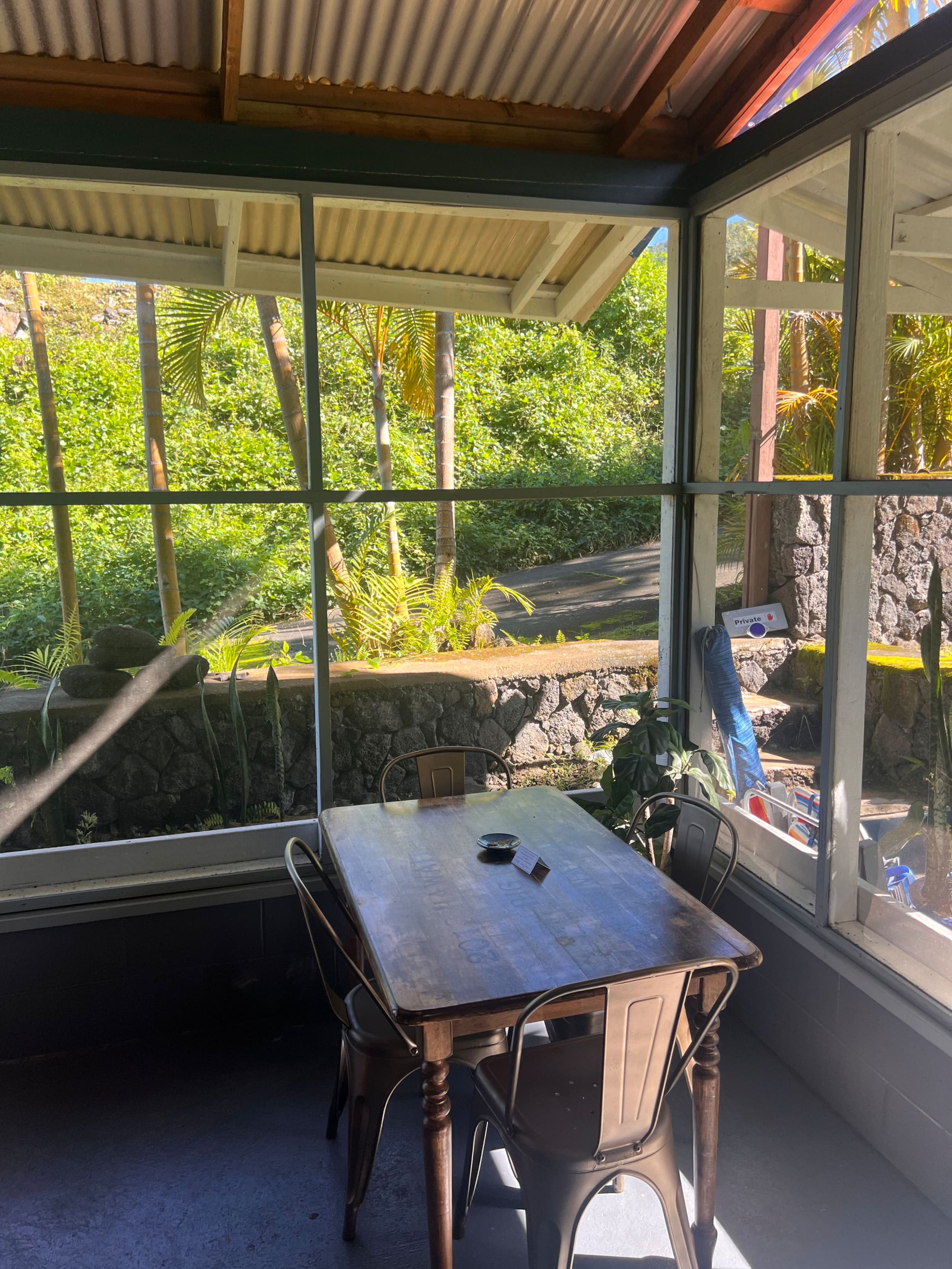 BLUE BLISS: Hip Hideaway w/Hawaiian Gardens - Image 2