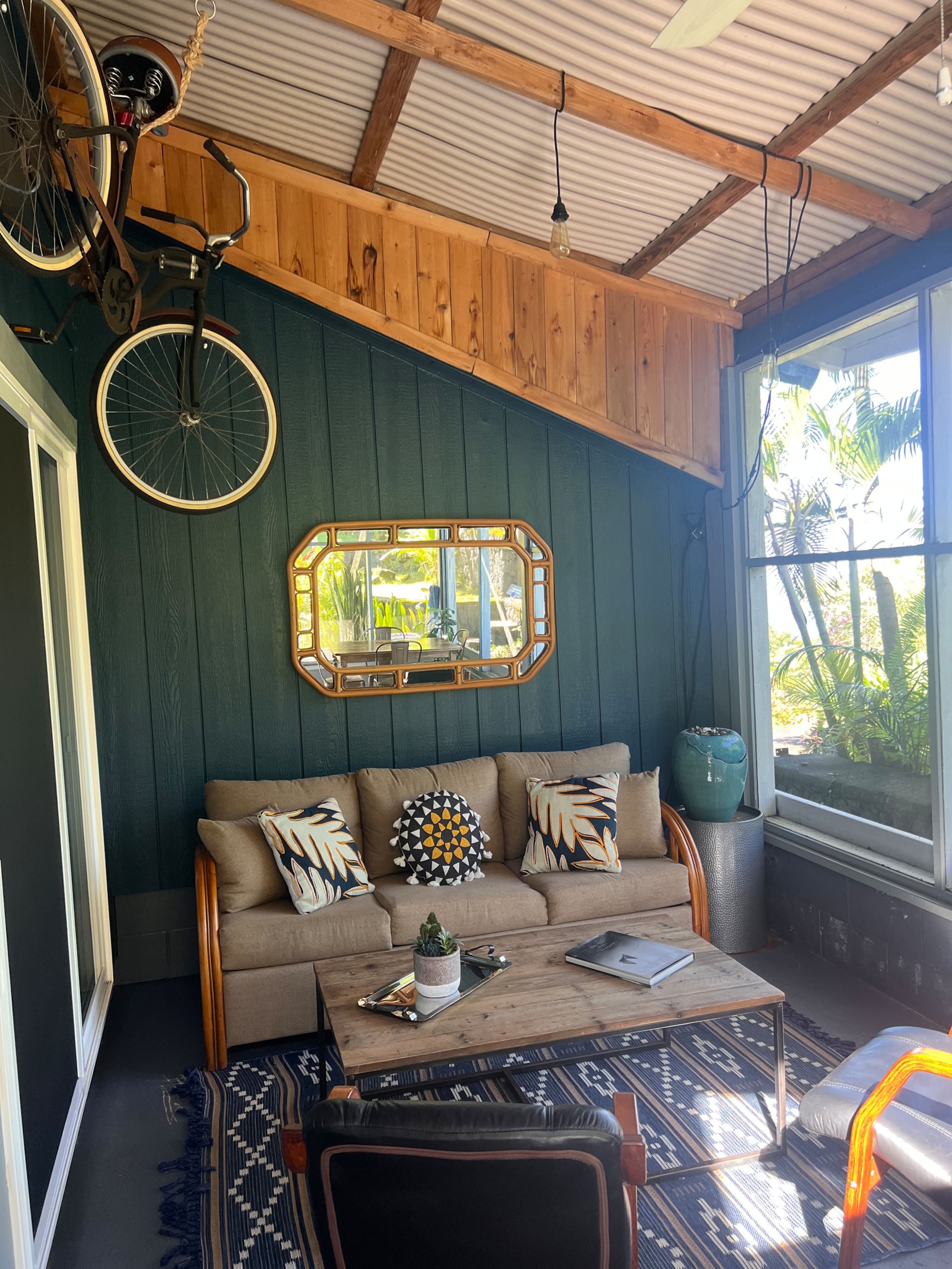 BLUE BLISS: Hip Hideaway w/Hawaiian Gardens - Image 13