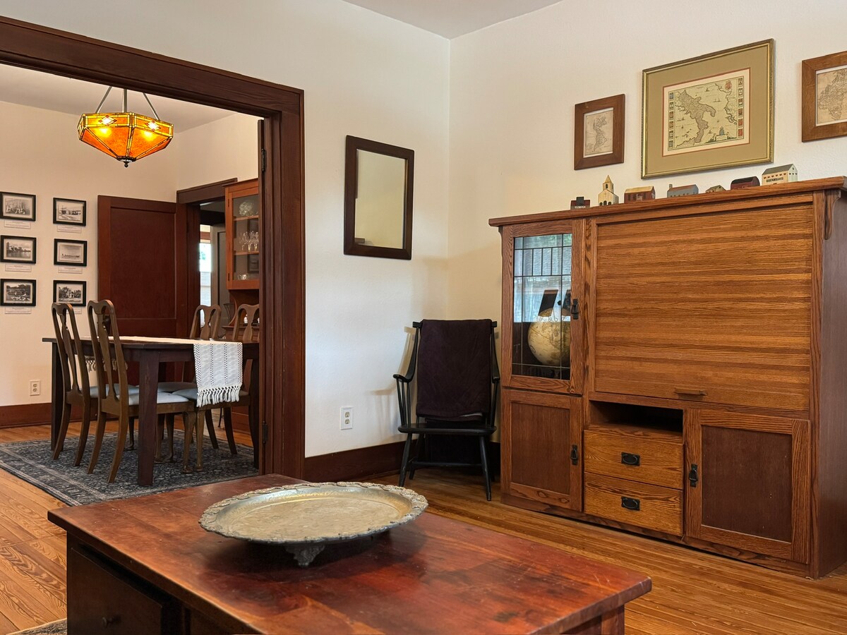 1911 Historic Hyde Park Cottage