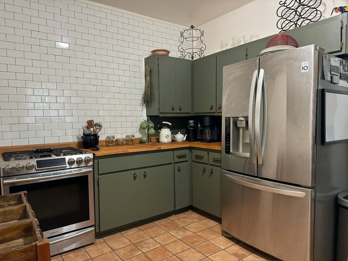 1911 Historic Hyde Park Cottage