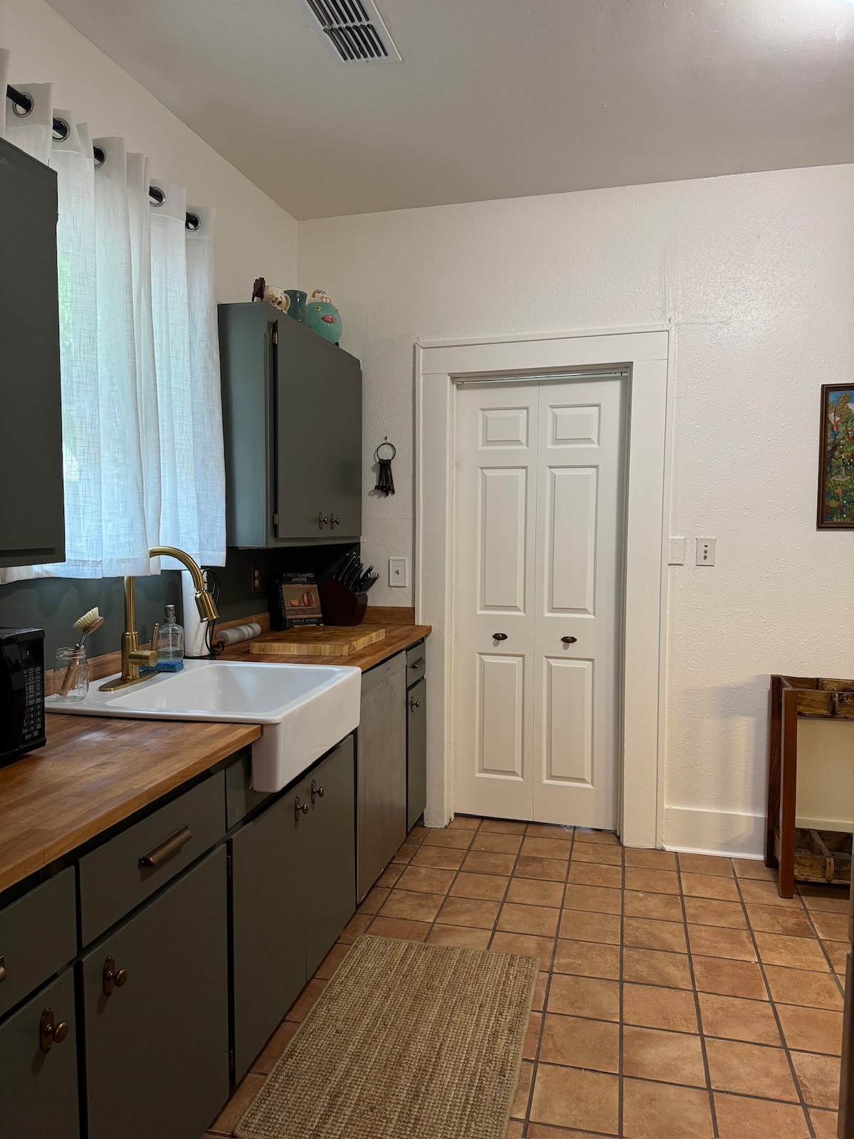 1911 Historic Hyde Park Cottage