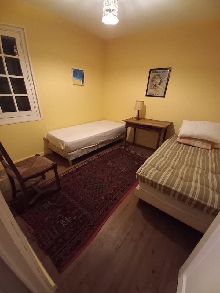 6号房间，一楼（夜景）