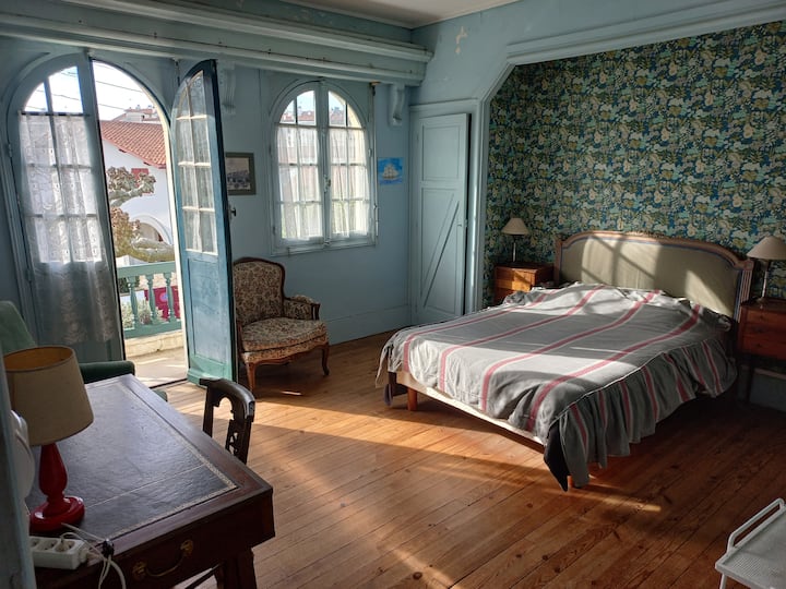 带阳台的1号卧室