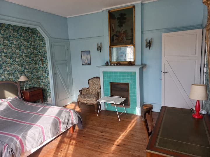 带阳台的1号卧室
