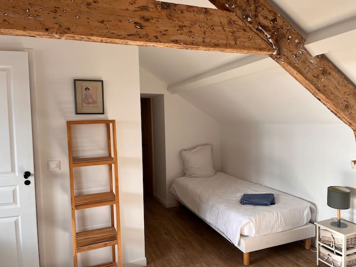Esta habitación comparte una ducha y un baño con la habitación 4