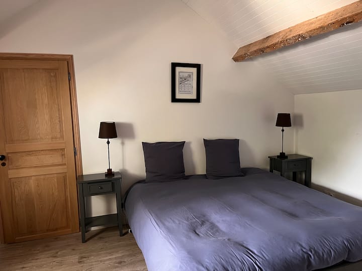 El baño 2 es contiguo a esta habitación. 