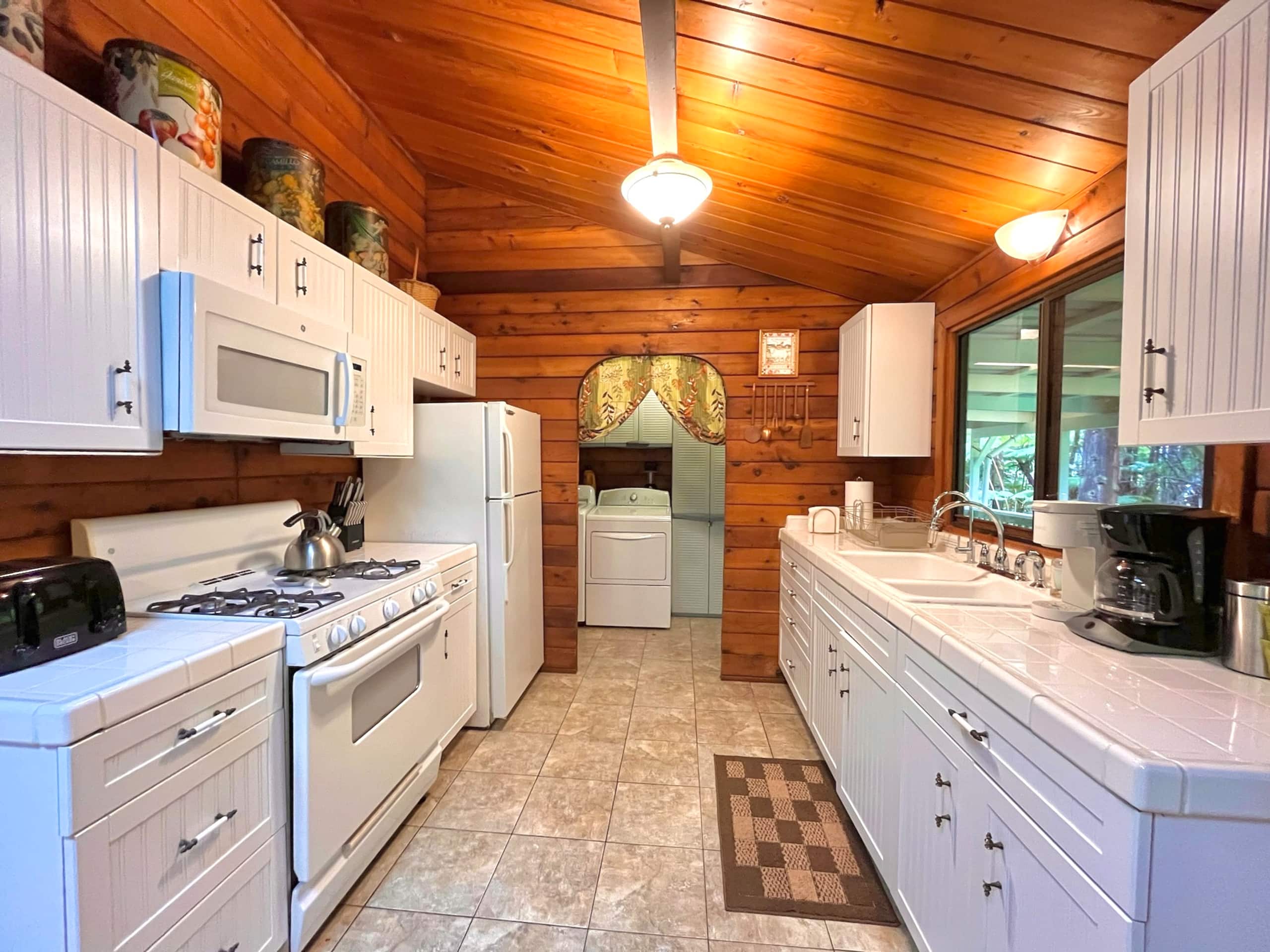 Cabin in Volcano · ★4.84 · 2 bedrooms · 3 beds · 1 bath - Image 3