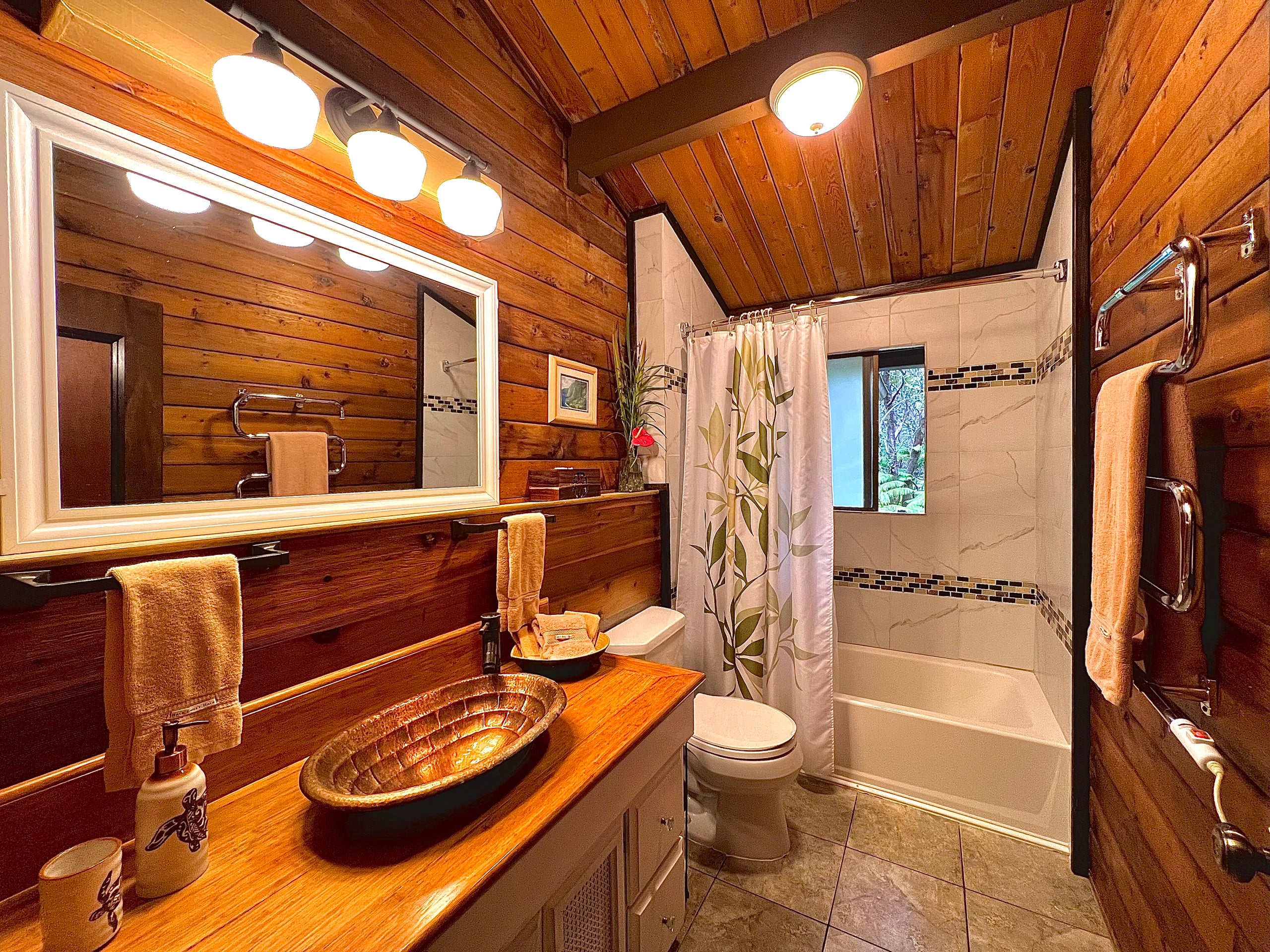 Cabin in Volcano · ★4.84 · 2 bedrooms · 3 beds · 1 bath - Image 9