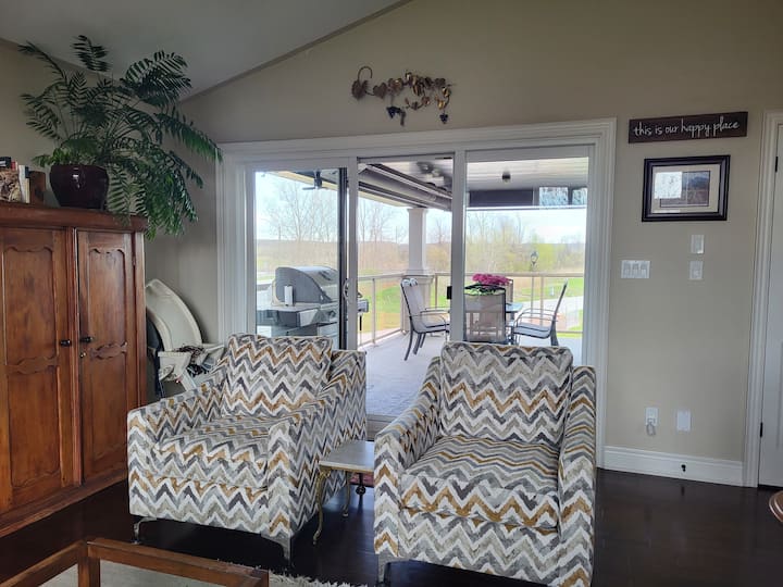 Canal View - Prime Location And View - St. Catharines