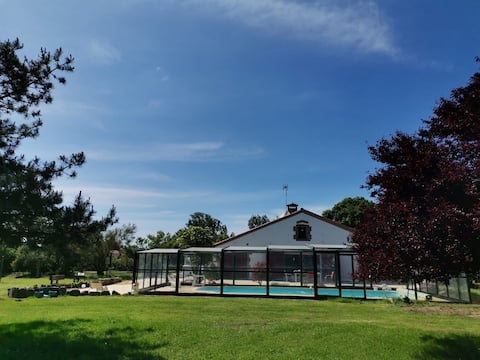 Family home, heated pool, close to O'Gliss