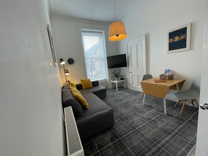 Bright And Airy, Central Helensburgh - Loch Lomond
