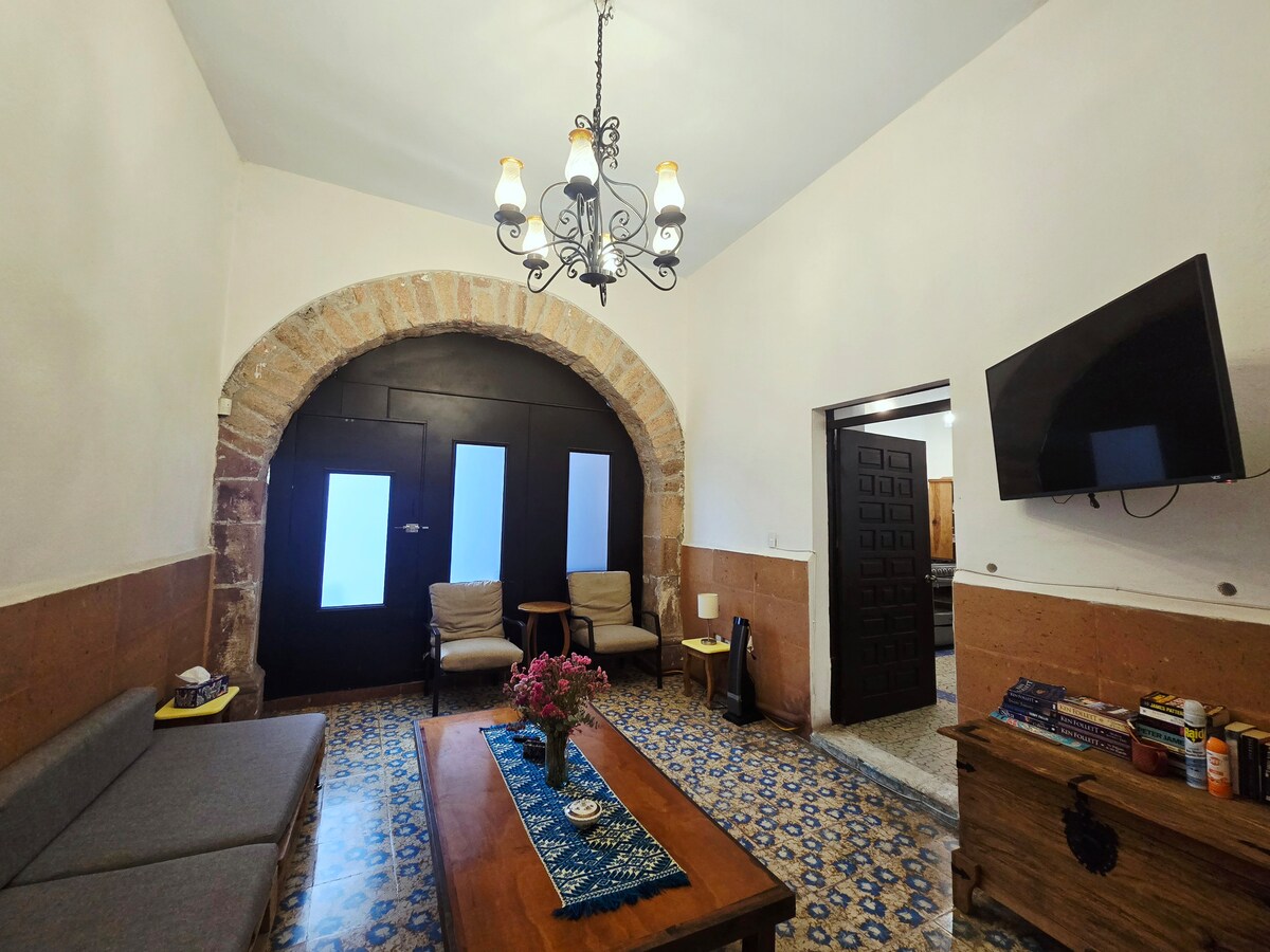 Top performing Airbnb: Spacious apartment in the center for 1-2 people in Santiago De Querétaro