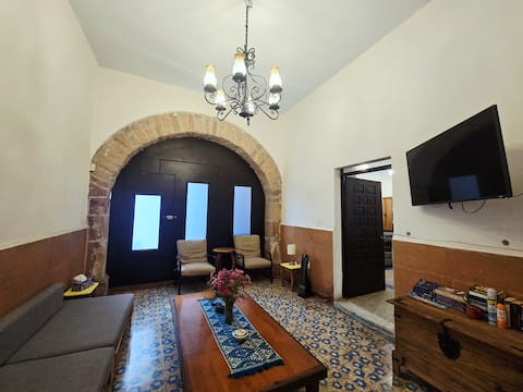 Top performing Airbnb: Spacious apartment in the center for 1-2 people in Santiago De Querétaro