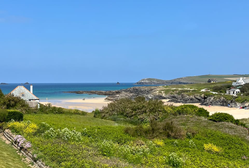 A modern surf house on the Cornish coast, Cornwall, England, United Kingdom, photo 4 of 10