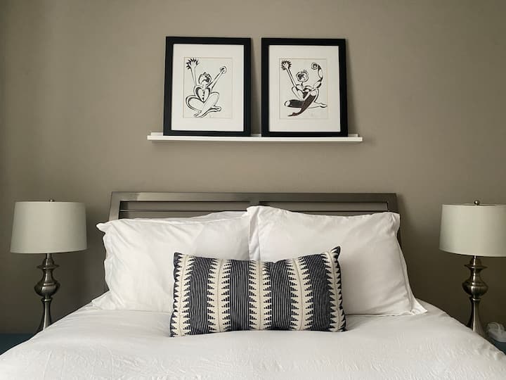 Queen Bed in bedroom