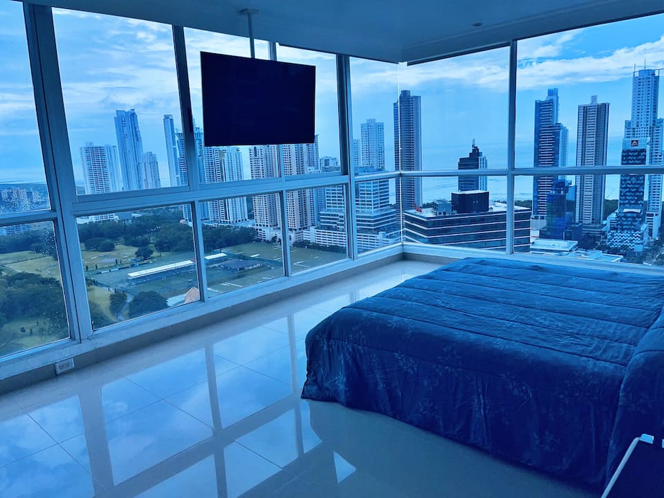 Top-earning Airbnb listing in Parque Lefevre, 2 bedrooms