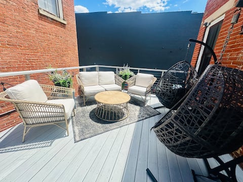 OTR/Ziegler Park 2/2 with deck and parking!