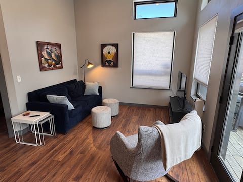 Top Airbnb: Uptown Durango Loft with Mountain Views in Durango