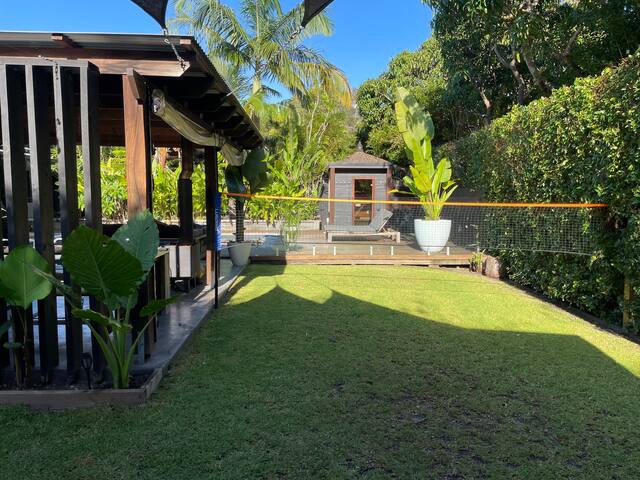 Tropical Eclectic Home | 4brm + Pool + Sauna gallery image 3