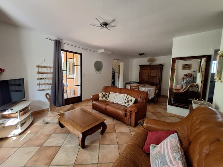 Maison De Campagne Avec Piscine Face Au Luberon - Bonnieux