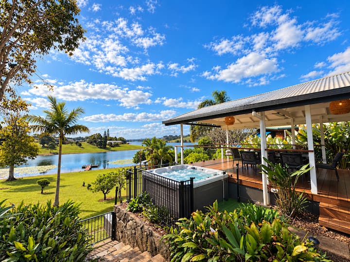 Lakefront Tinaroo only 2.5km from Yungaburra town