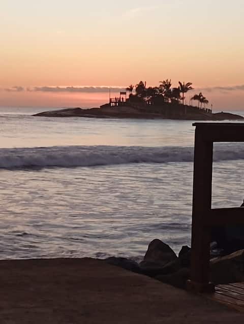 Top performing Airbnb: Casa pé na areia/marfront in Itapoá