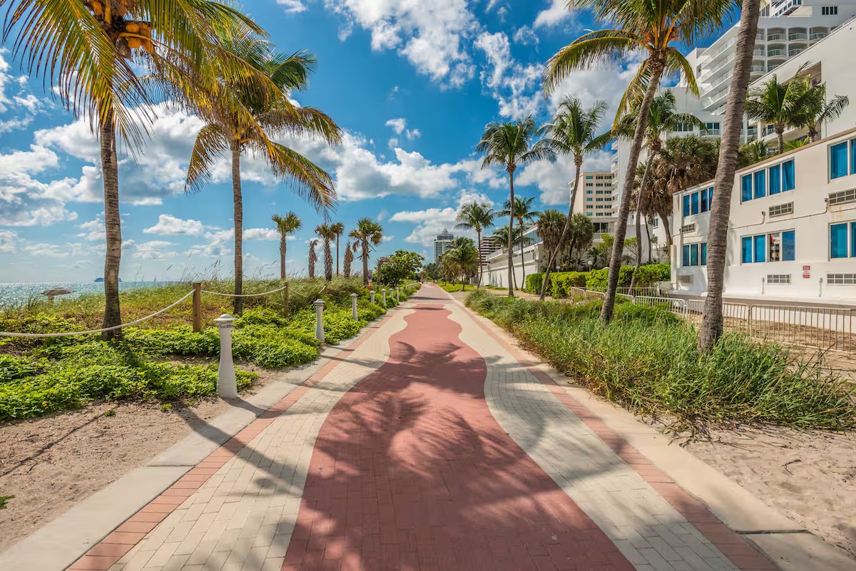 Oceanfront 2 beds/Bayview with parking A16