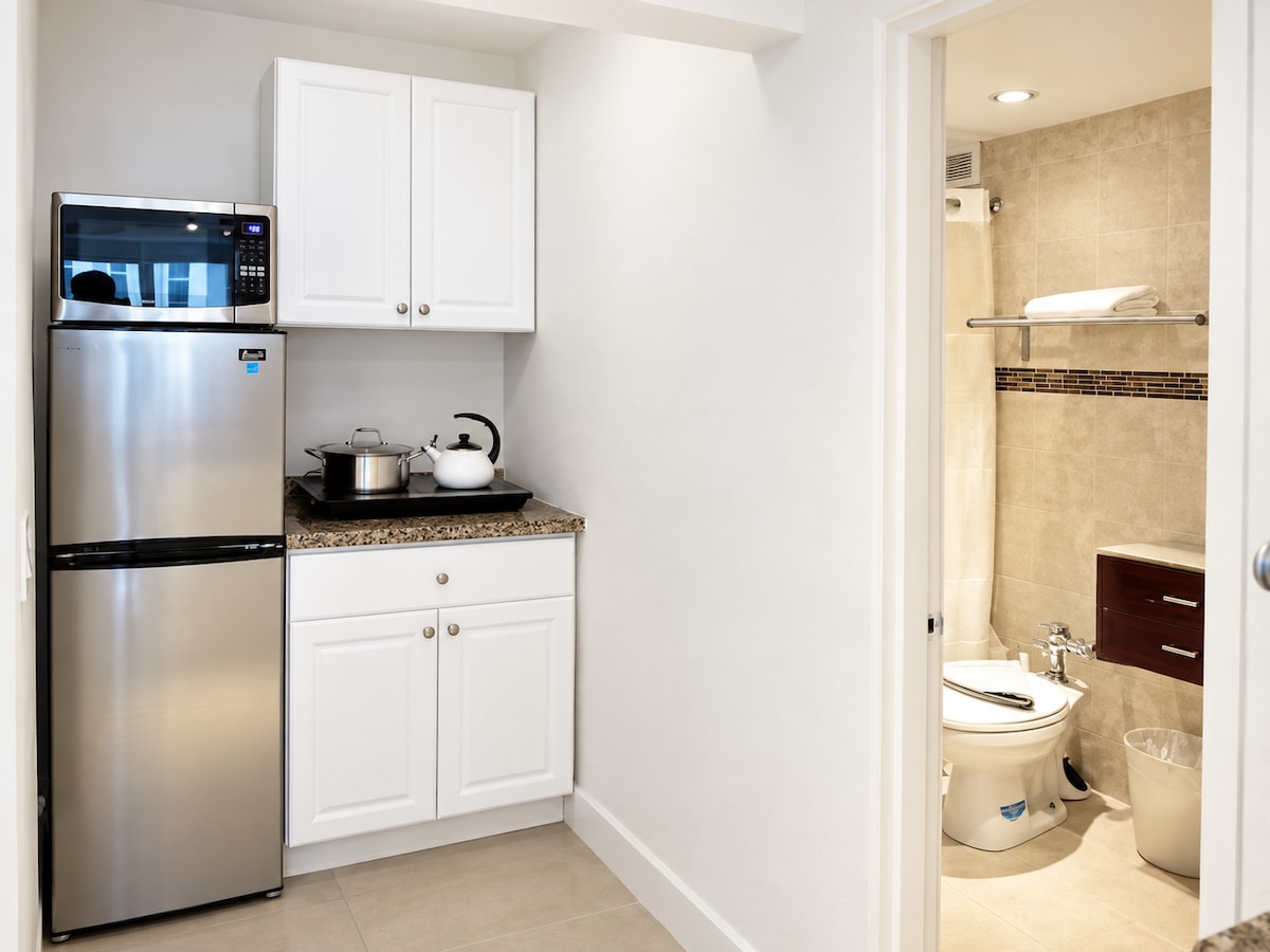 Oceanfront 2 beds/Bayview with parking A16