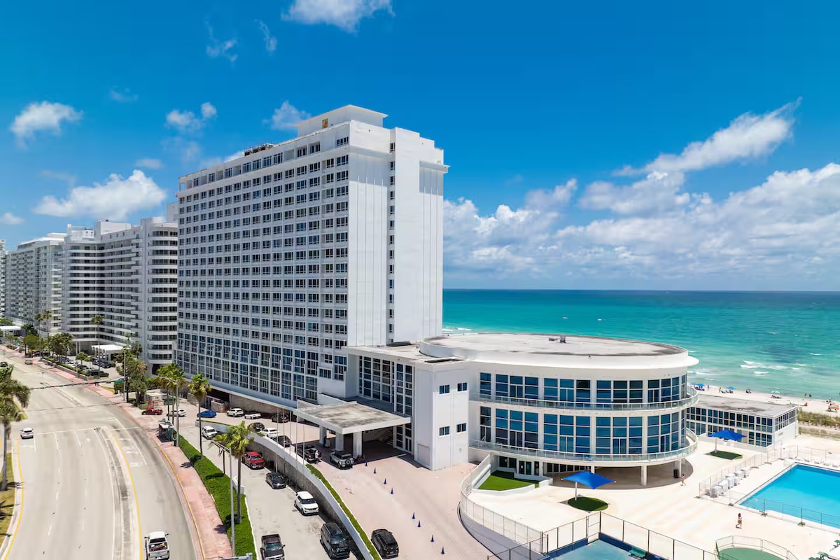 Oceanfront 2 beds/Bayview with parking A16
