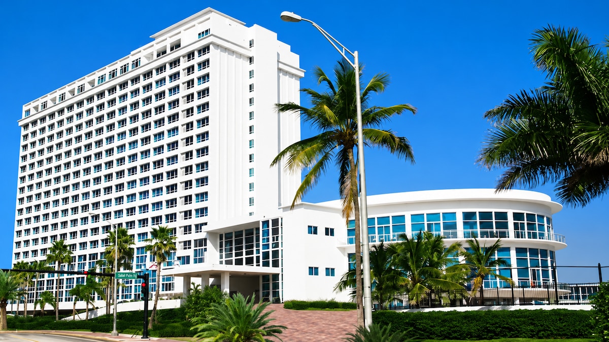 Oceanfront 2 beds/Bayview with parking A16